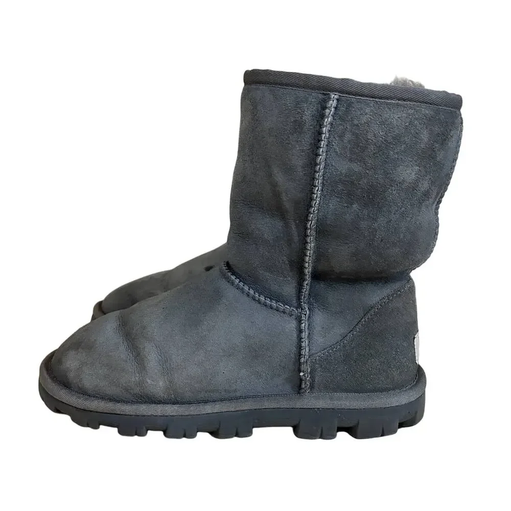 UGG Australia - Essential Short Classic - Boots - Gray - Women's - 6 - S/N 5835